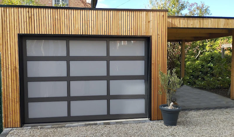Espace Habitat Grand Est Menuiserie intérieure - Porte de garage noir bois porte pvc aluminium Forbach Saint Avold Metz - Thionville Nancy
