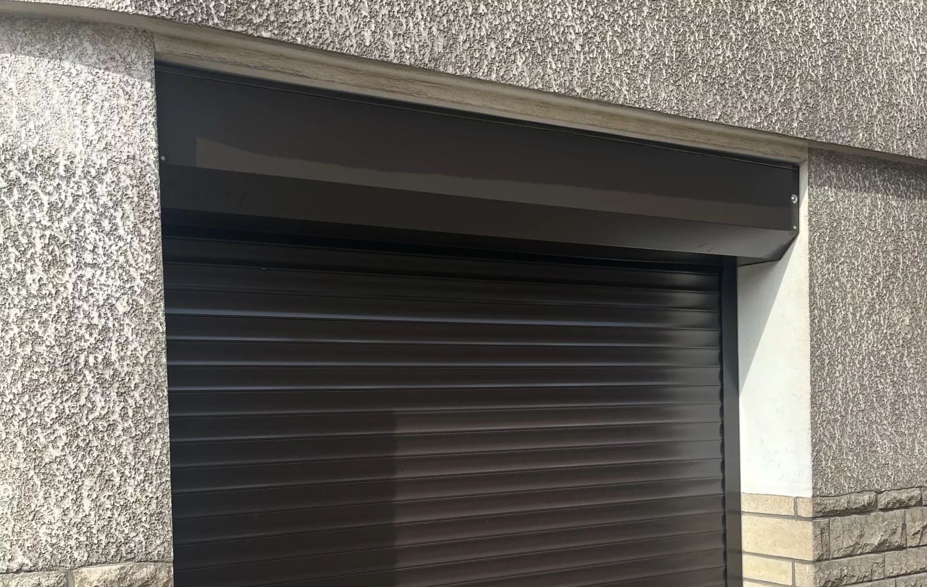 Espace Habitat Grand Est Menuiserie intérieure - Porte de garage noir enroulable bois porte pvc aluminium Forbach Saint Avold Metz - Thionville Nancy